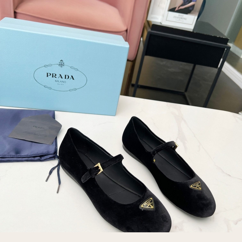 Pra*a flat shoes